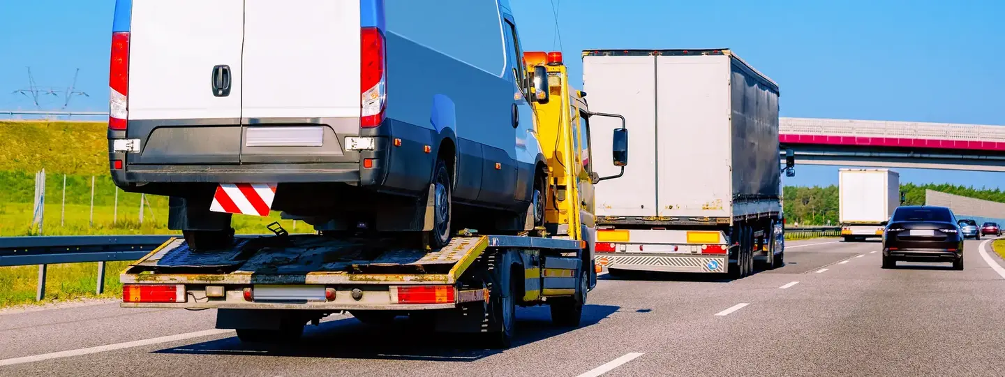 Export-Fahrzeug auf Transporter